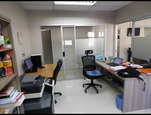 162M² OFFICE FOR SALE IN FERNDALE